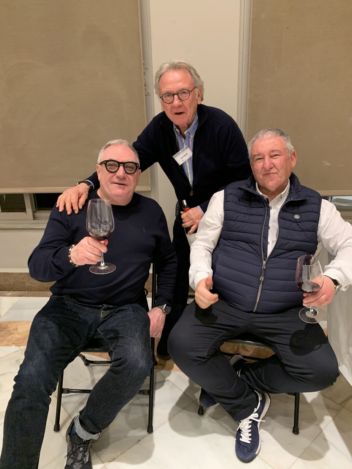 Manolo Espinosa (Propietario de Sommelier Express), Enrique Mor, y Bodeguero.jpg