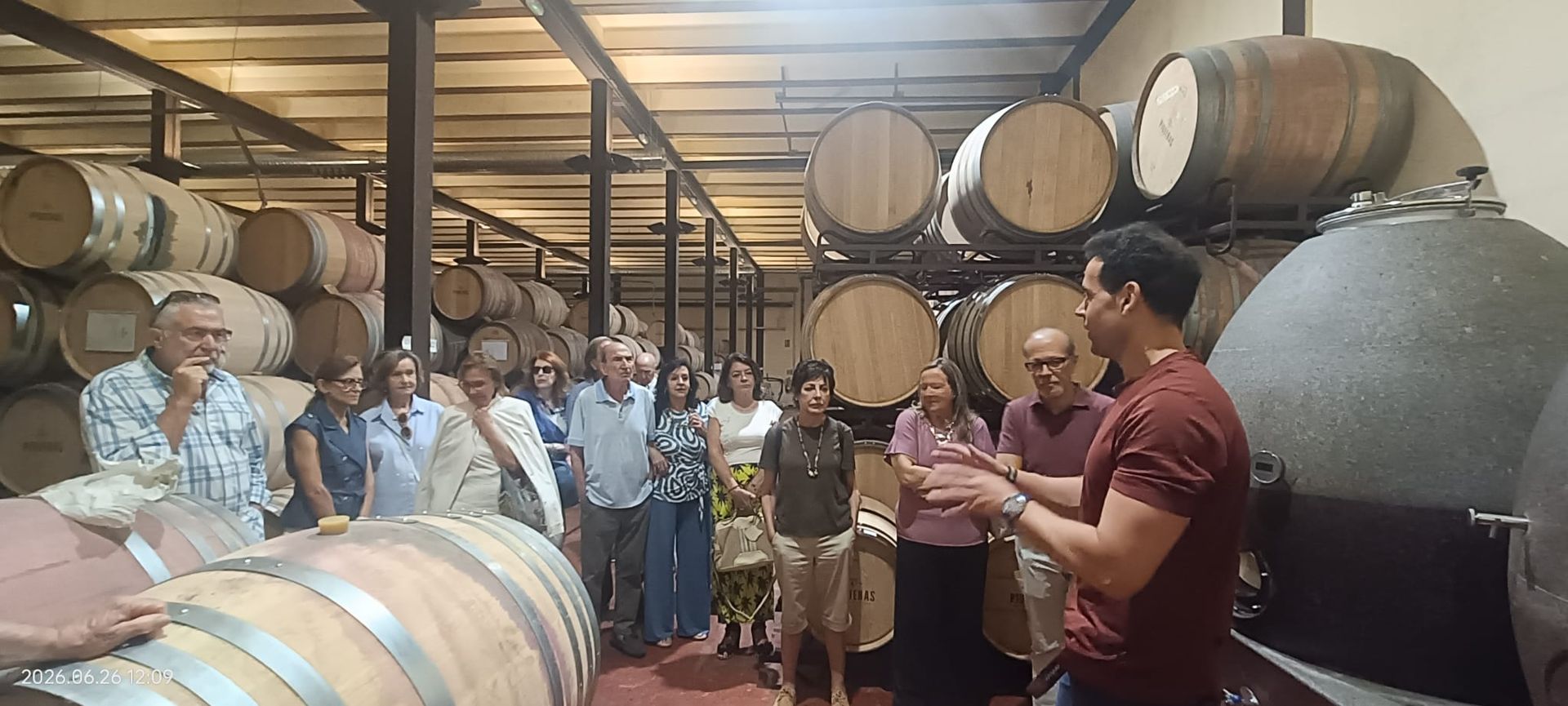 momentos del tour por la bodega (1).jpeg