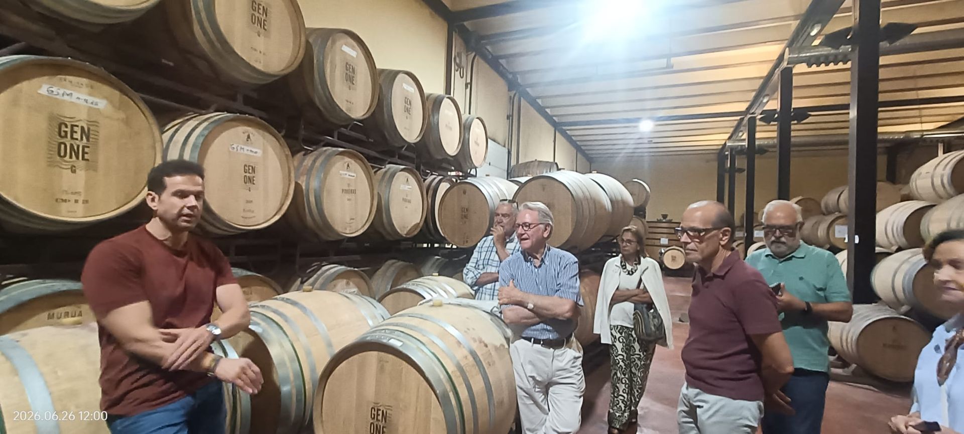 momentos del tour por la bodega (2).jpeg
