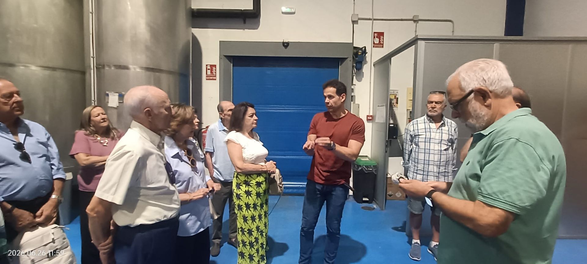 momentos del tour por la bodega (3).jpeg