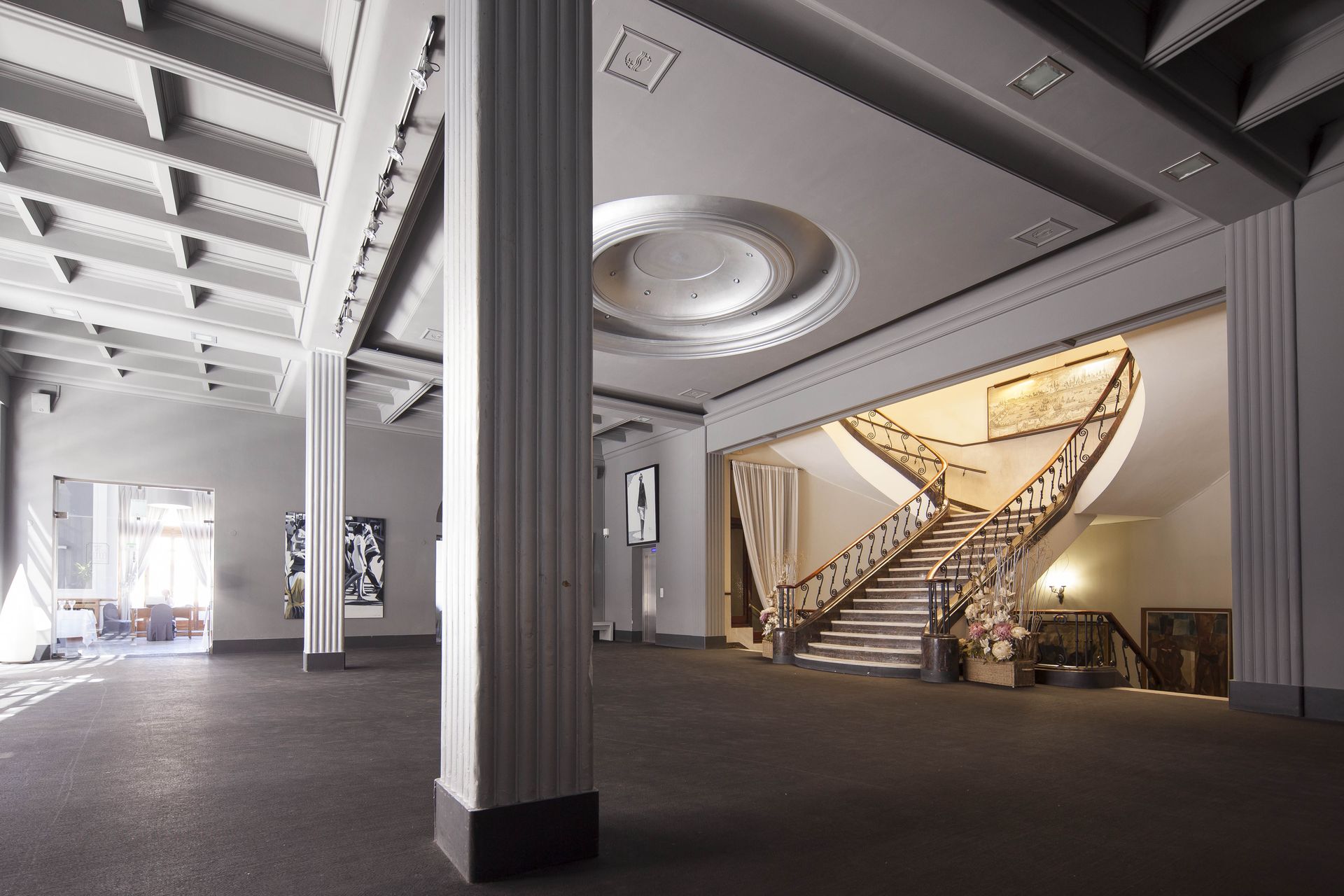 Hall Colonial Hall Colonial