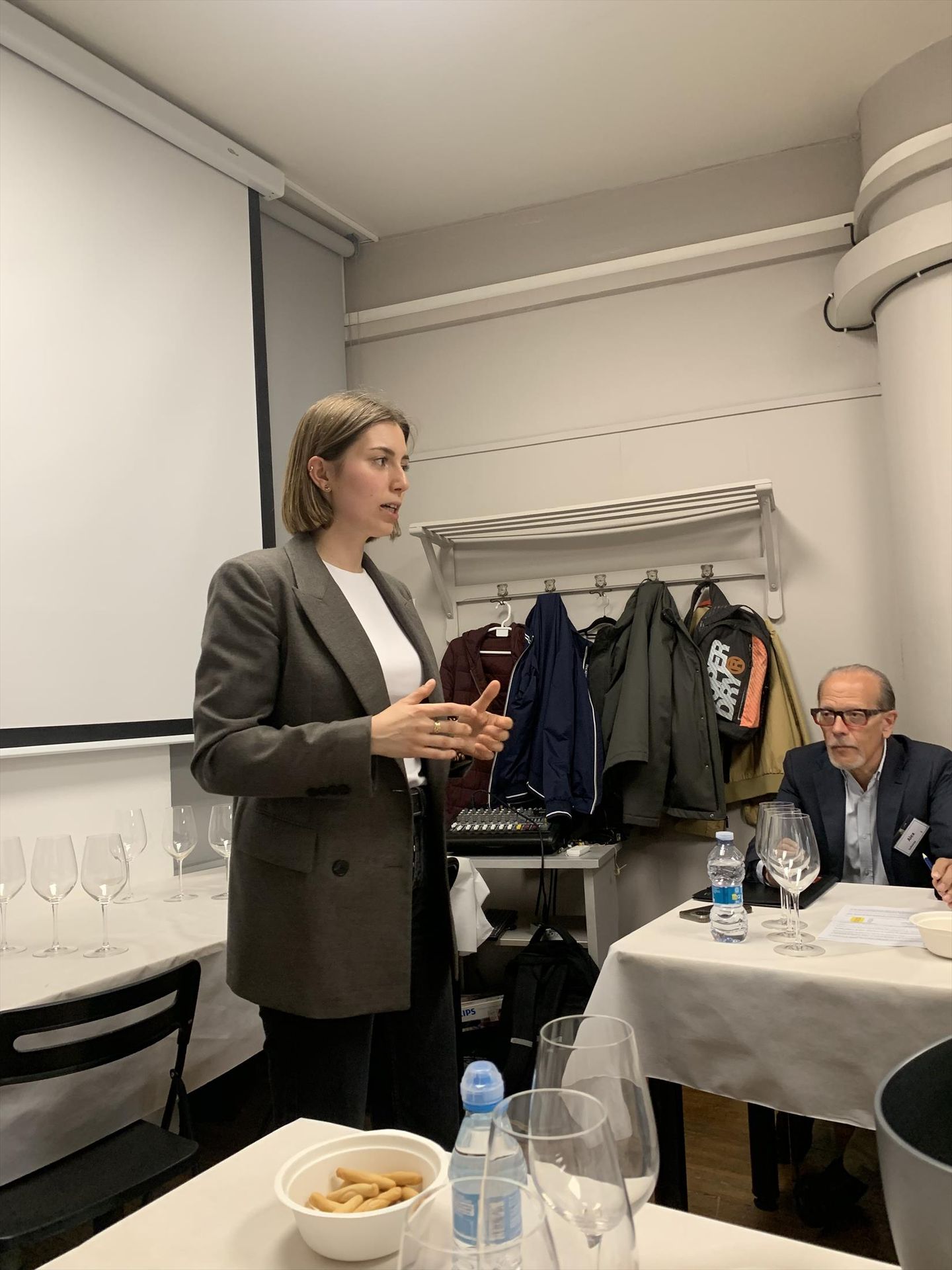 Andrea Vuelta deenóloga de Mauro.jpg