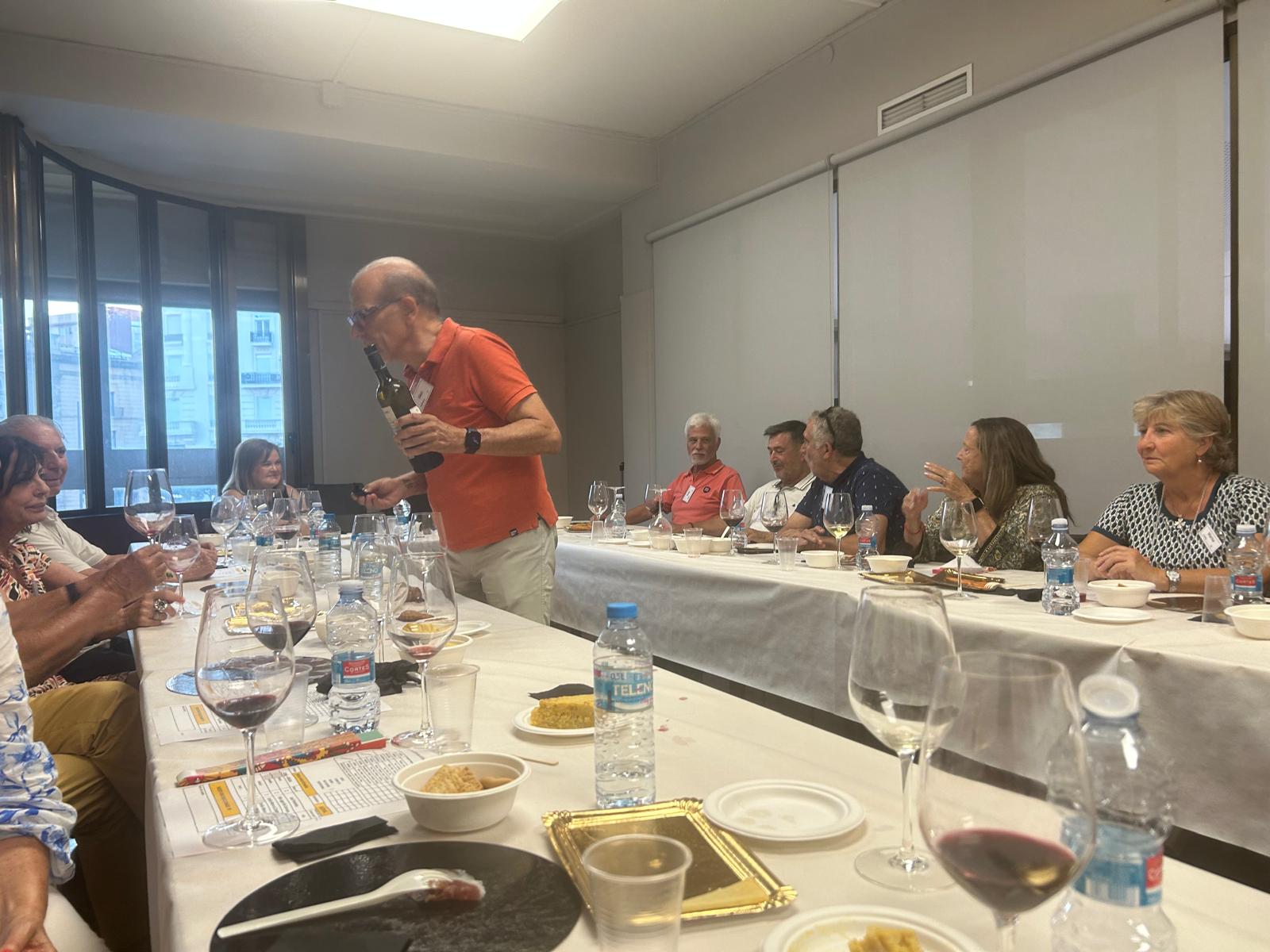 Alex, estuvo sembrado en las explicaciones de los vinos..jpg