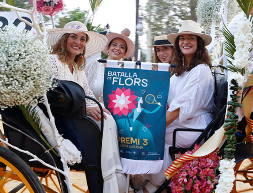 El Ateneo Mercantil se lleva el tercer premio de Coches Ligeros en la Batalla de Flores 2024